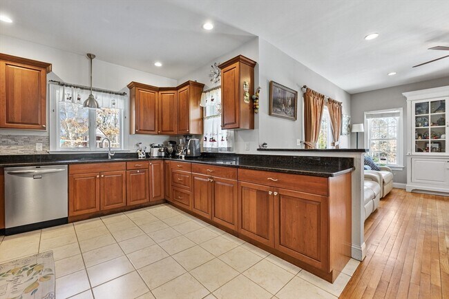 Building Photo - 111 Sisters Cir