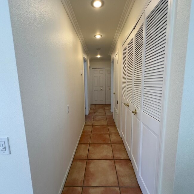 Building Photo - 40064 Silktree Ct