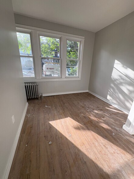Building Photo - 144 S Durand Pl