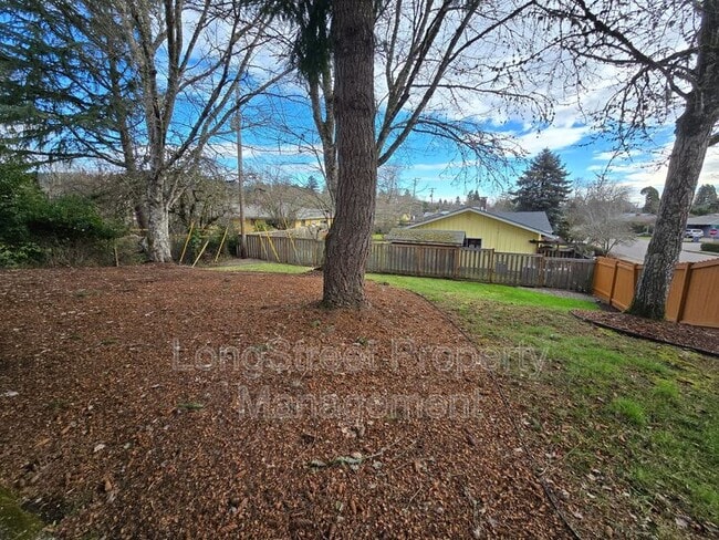 Building Photo - 2911 NW Ashwood Dr