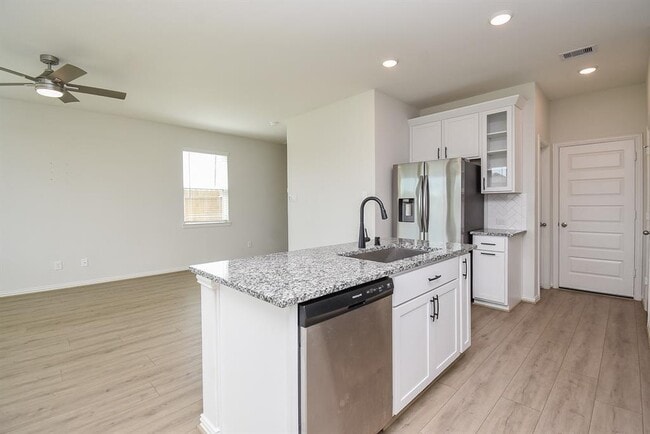 Building Photo - 27943 Western Crk Ct