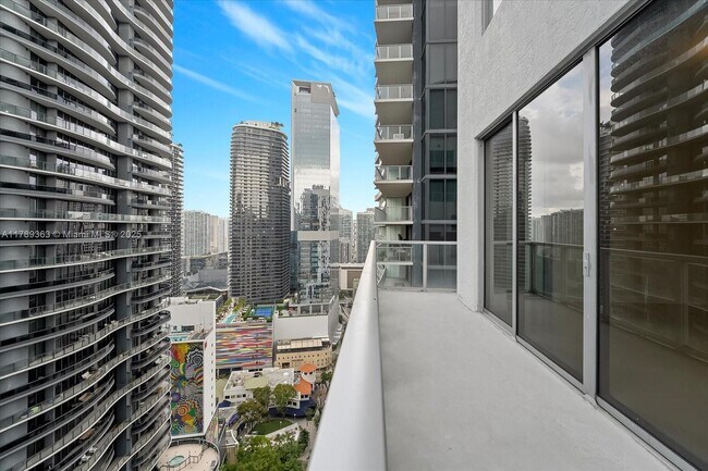 Building Photo - 1050 Brickell Ave