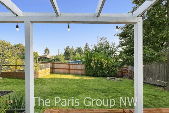 Building Photo - Remodeled Renton Highlands Home * A/C & Great Backyard