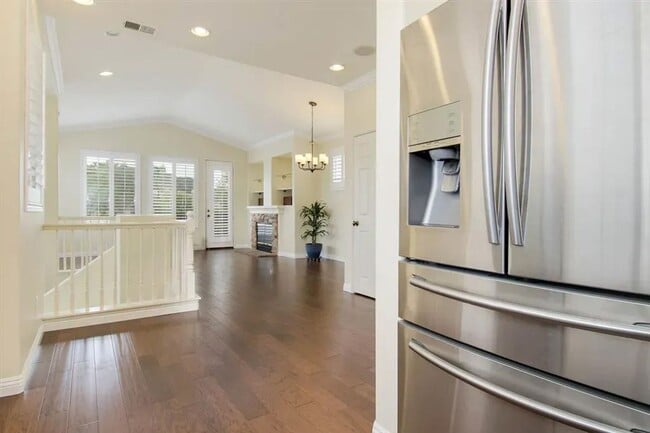 Building Photo - RANCHO BERNARDO / VISTA DEL LARGO - Nice 3...