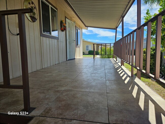 Building Photo - 15300 Palm Dr
