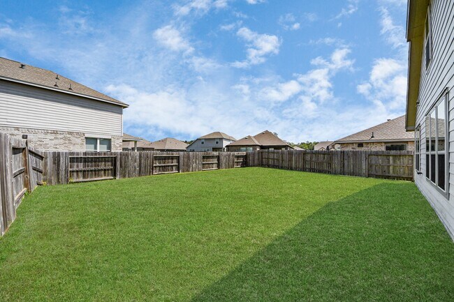 Building Photo - 24063 Hawthorn Lks Dr