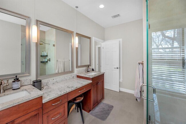 Building Photo - 927 Blue Spring Cir