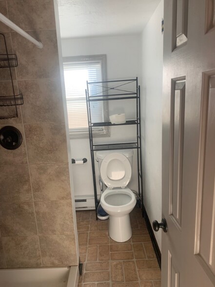 Building Photo - 176 Main St