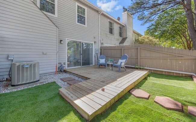 Building Photo - READY NOW!! 3-Bedroom Townhome w/Attached Garage! Golf Course Views - Pet Friendly - All Appliances!