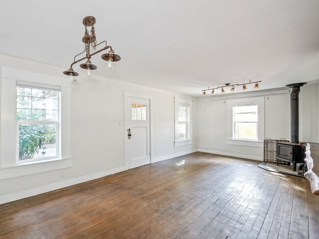 Building Photo - Adorable, fully updated 1-bdr/1-bath Milwa...