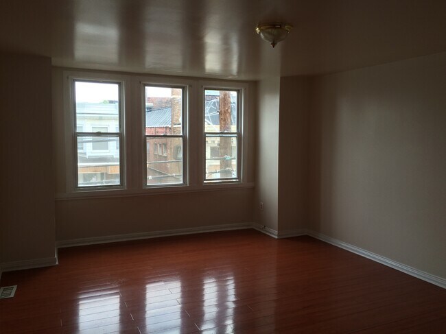 Building Photo - 5208 Locust St