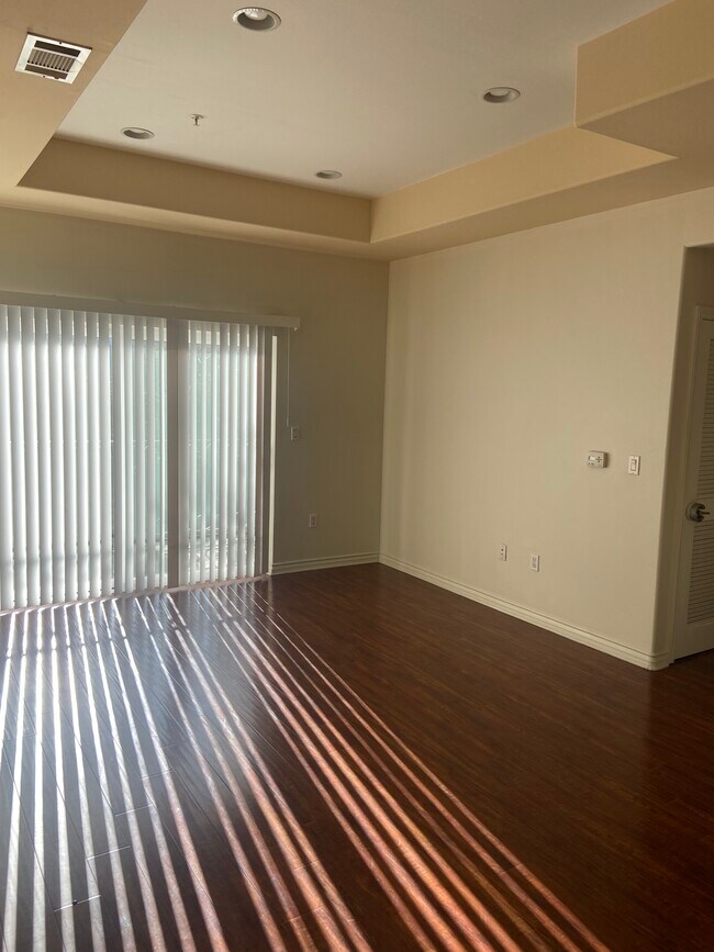 Building Photo - 303 W Verdugo Ave