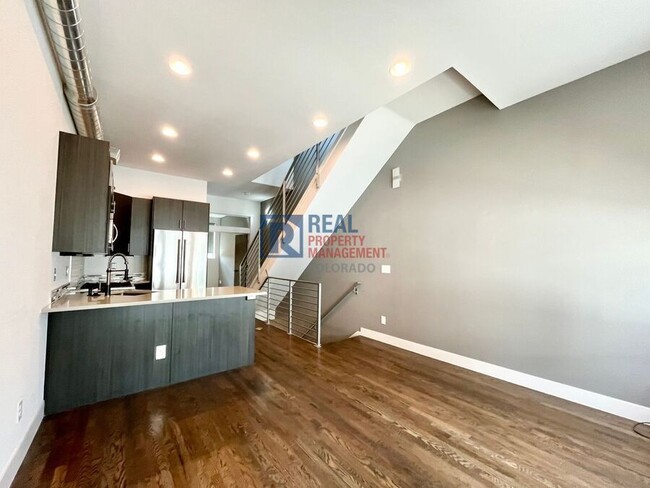Building Photo - 961 33rd St