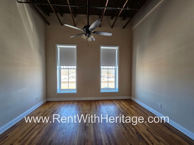 Building Photo - WOW!!!....GORGEOUS LOFT APARTMENT ( TOTAL ...