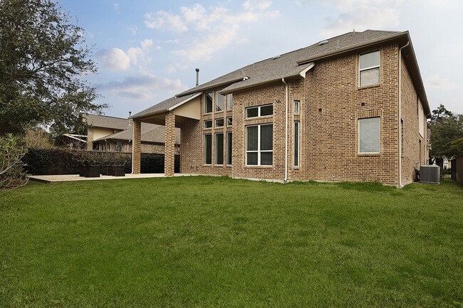 Building Photo - 27 Tioga Pl