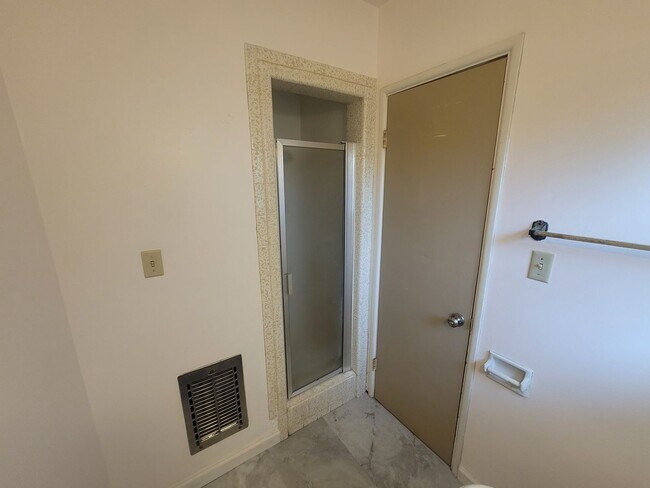 Building Photo - Single-Story 4-Bedroom Apartment in Yucaipa!