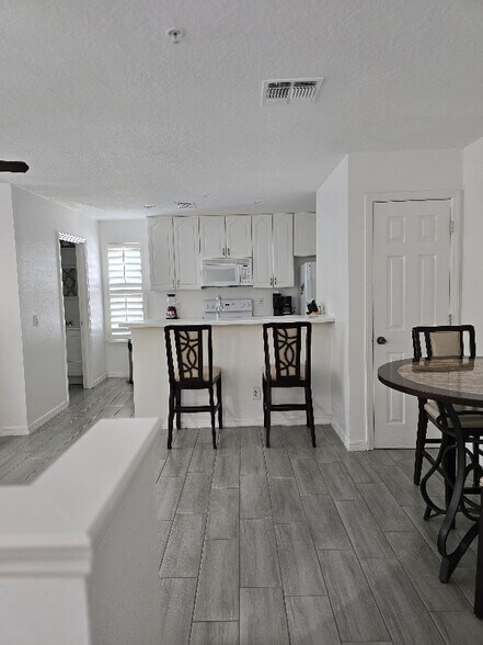 Building Photo - 2687 Stanfield Ave
