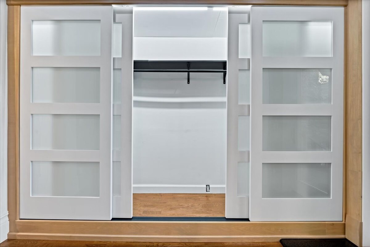 Building Photo - 1102 N Wolcott Ave