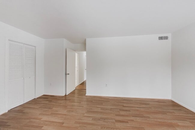Building Photo - 2BD/1BA in Bethesda Park - Feeds to WJ HS - Great location - Close to Walter Reed & METRO