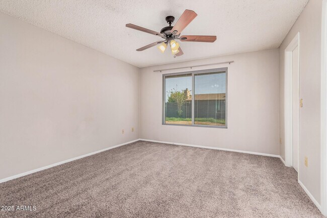 Building Photo - 5505 W Sunnyslope Ln