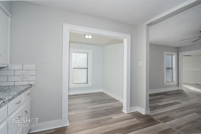 Building Photo - 842 Grand Ave