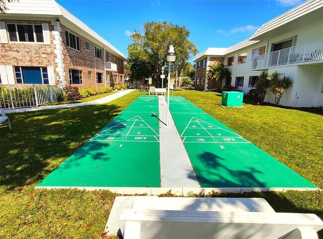 Building Photo - 412 S Cypress Rd