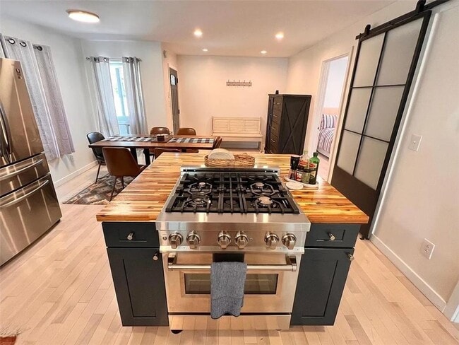 Building Photo - 4 Ulverston Dr