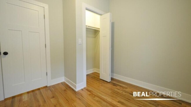 Building Photo - 3 bedroom in CHICAGO IL 60657
