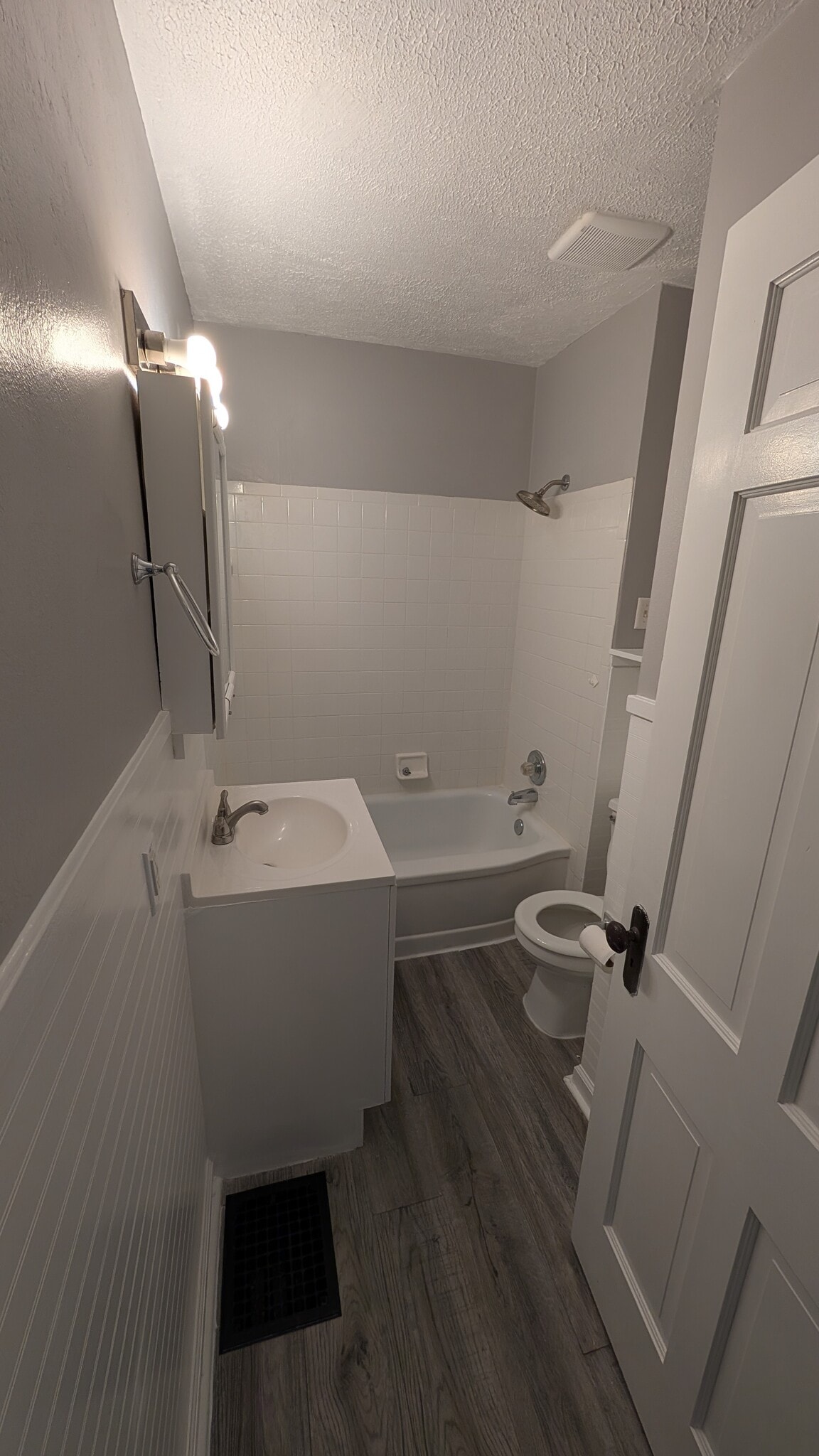 Bathroom - 929 N Randolph Ave