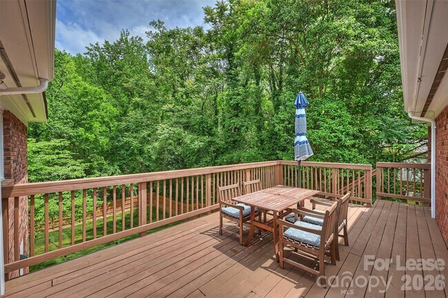 Building Photo - 2027 Wensley Dr