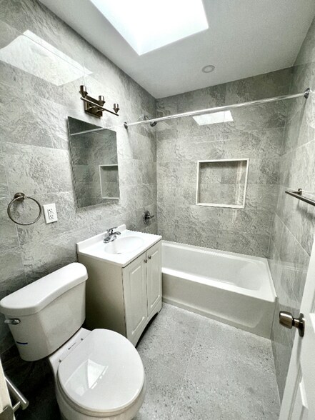 Building Photo - 61-60 69th Ln