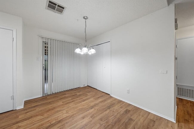 Building Photo - 100 Meteor Dr