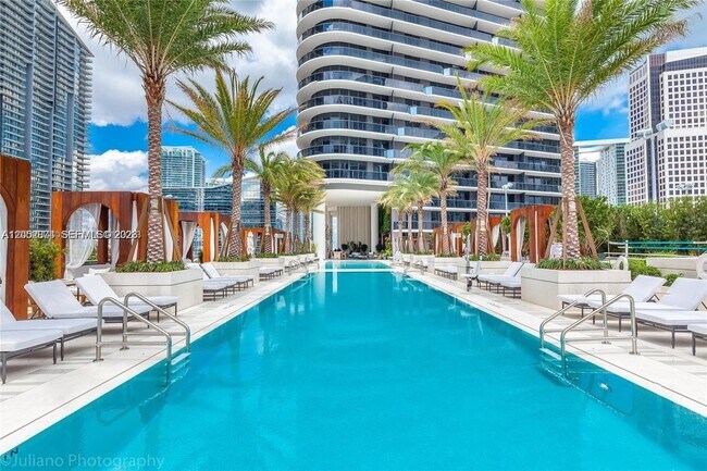 Building Photo - 801 S Miami Ave