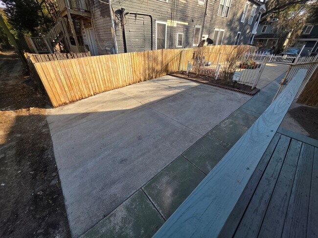 Building Photo - 1102 E 33rd St