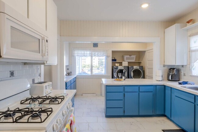 Building Photo - 640 S Columbia St