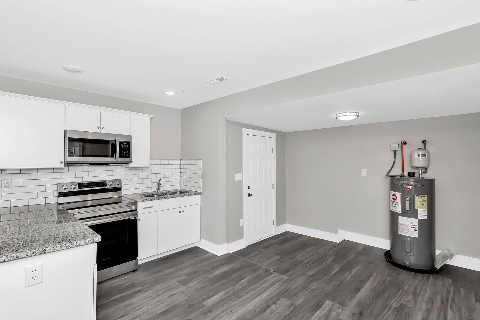 Building Photo - 908 Fairway Dr NW