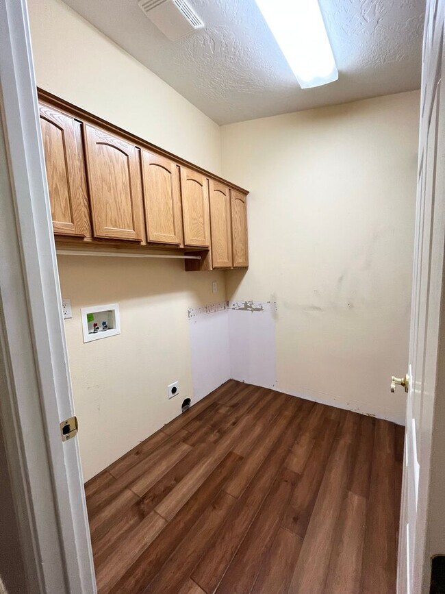 Building Photo - 510 Gwen Loop