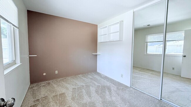 Building Photo - 1065 San Ramon Valley Blvd