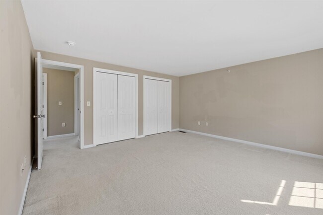 Building Photo - 41 Village Dr