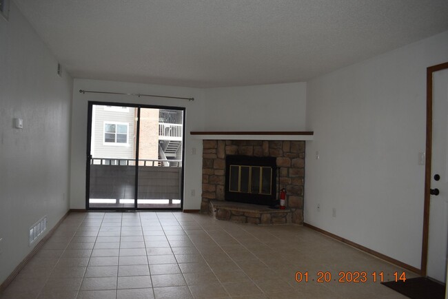 Building Photo - Cozy, Open, Quiet, and Clean Littleton 1 Bed!