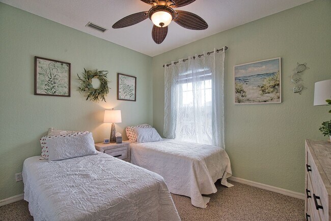 Building Photo - Seasonal Short-Term 2 Bed 2 Bath Single Family Home located in Venetian Golf and River Club!