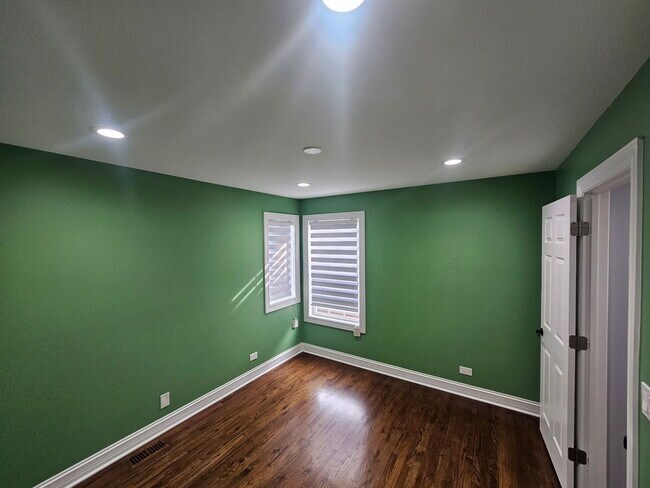Building Photo - 1414 Hampshire Ct