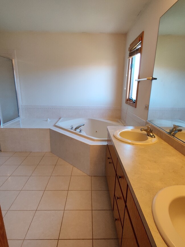 Building Photo - 7810 Brookside Glen Dr