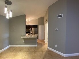 Building Photo - 2803 N Oakland Forest Dr