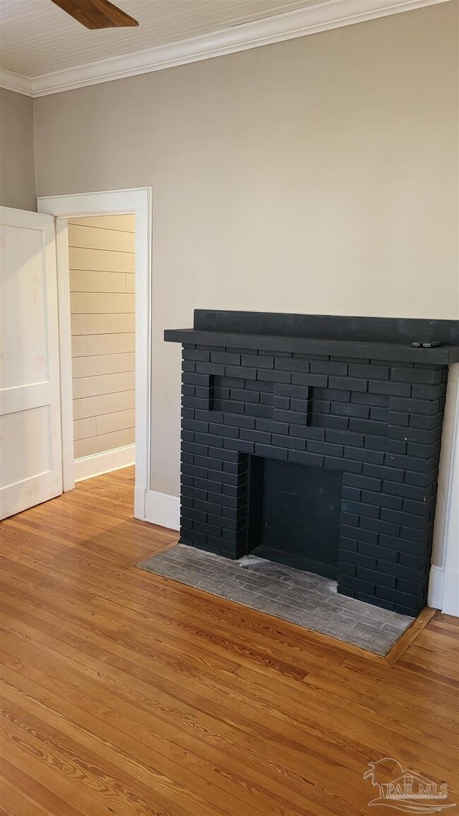 Building Photo - 1800 E Lloyd St