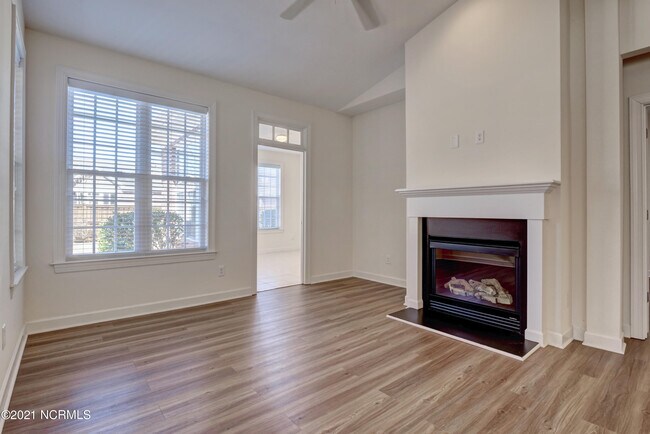 Building Photo - 1302 Suncrest Way