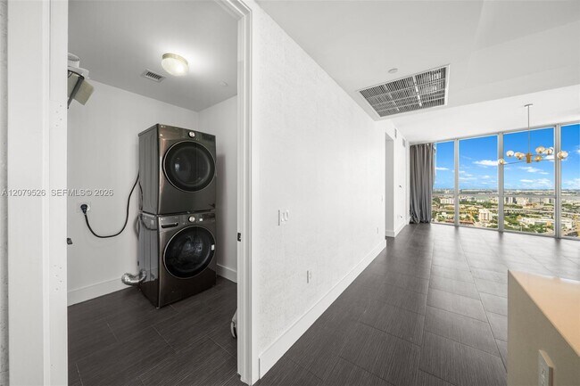 Building Photo - 1100 Biscayne Blvd