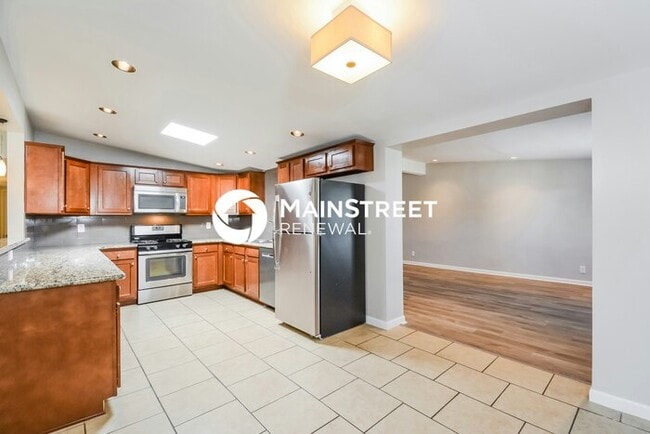 Building Photo - 3 Bedroom Pet-Friendly Home in TUCSON, AZ with Main Street Renewal