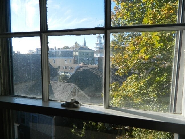 Building Photo - 20 Mechanic St