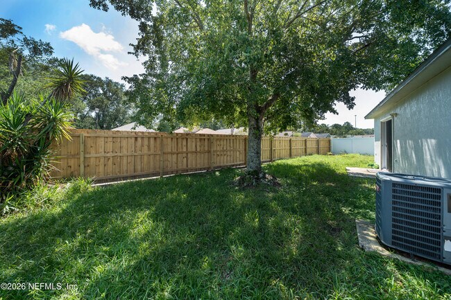 Building Photo - 8451 Oak Crossing Dr W